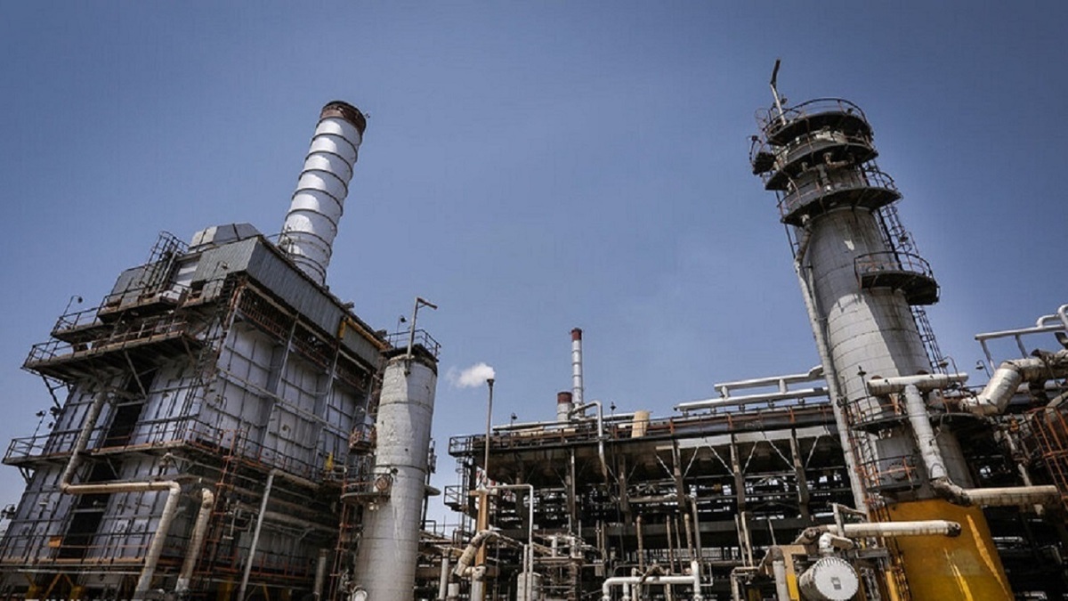 آتش سوزی رخ داده در اراضی جنوب تهران ارتباطی با پالایشگاه تهران ندارد