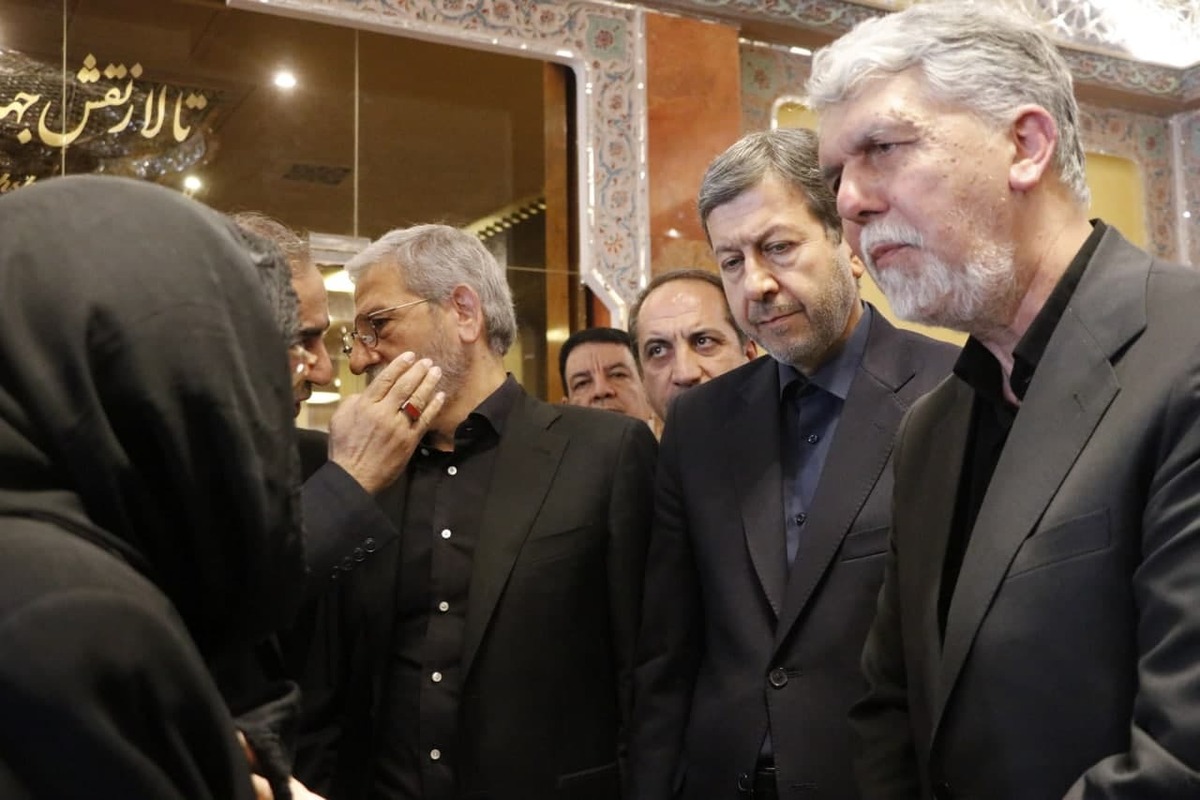 وزیر فرهنگ با خانواده استاد فرشچیان دیدار و فقدان ایشان را تسلیت گفت