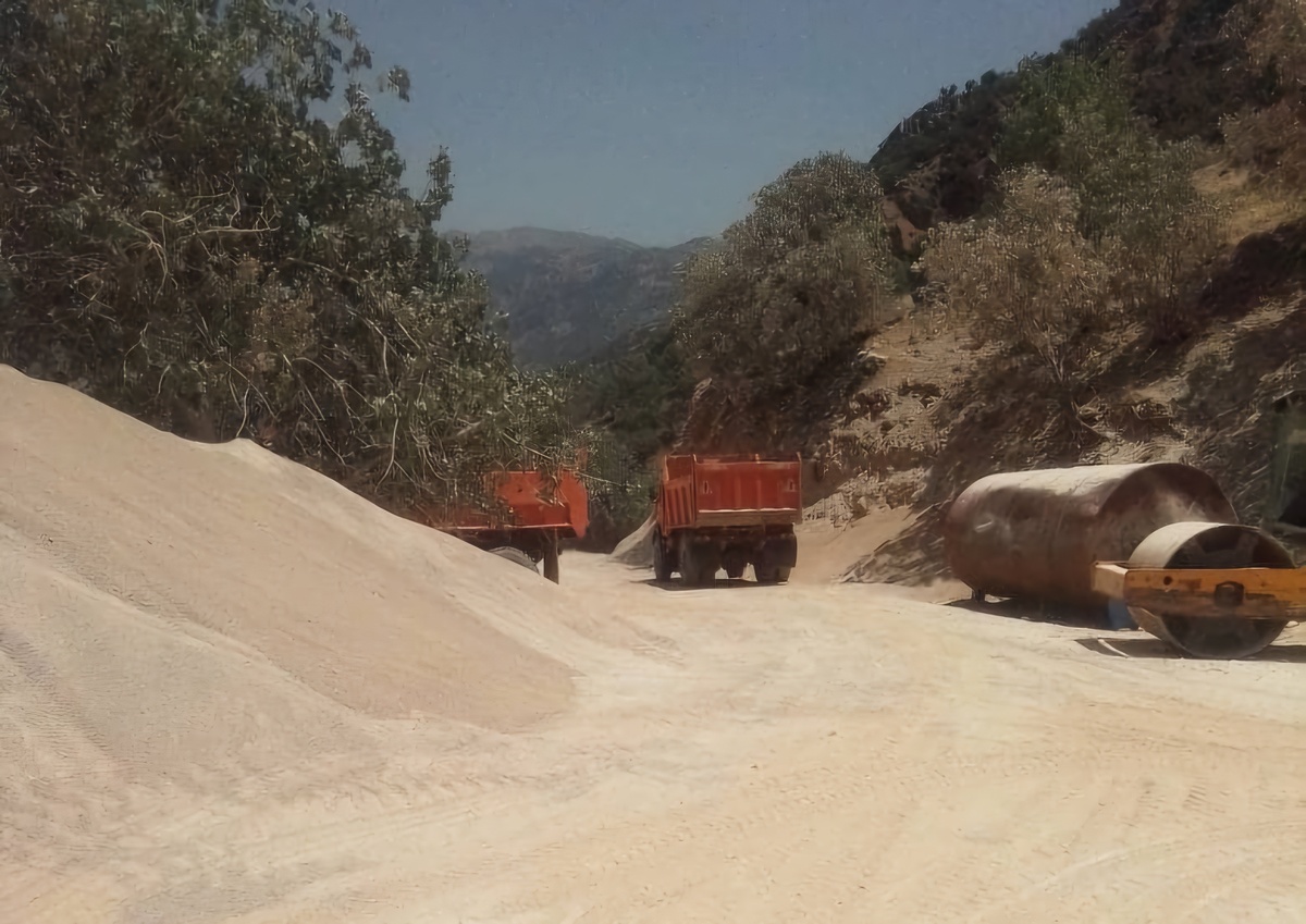 اجرای پروژه ایمن‌سازی و روکش آسفالت محور عدور-گردنه لرکش (قارون) سیلاب کلوار در شهرستان مارگون