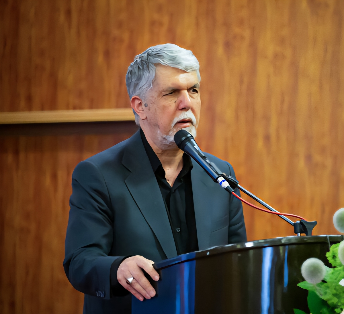 وزیر فرهنگ در اصفهان: استاد فرشچیان تحفه هنر ایران بود