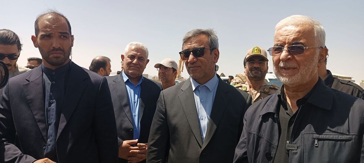 وزیر کشور خبر داد: بهره‌گیری از امکانات و تجهیزات الکترونیکی و اپتیکی در کنار انسداد فیزیکی مرزها