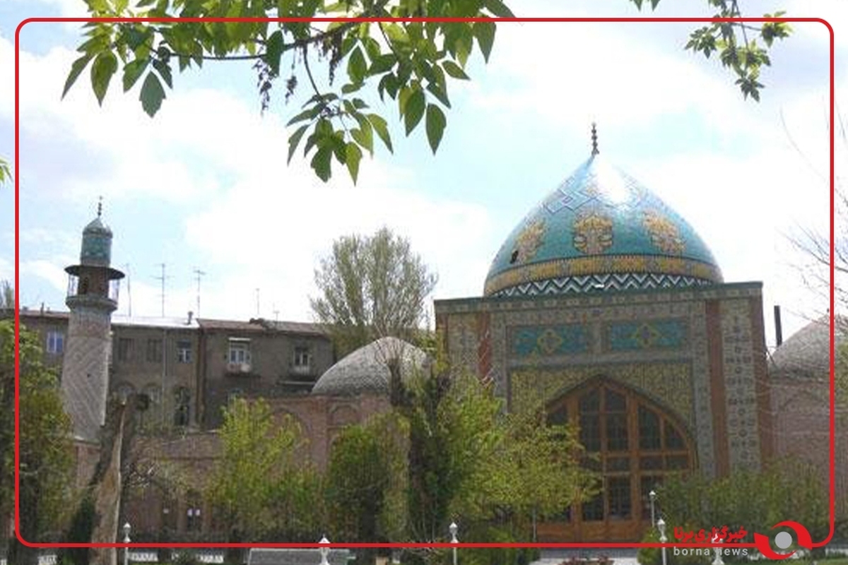 بازدید پزشکیان از مسجد کبود ایروان و اقامه نماز در این مسجد