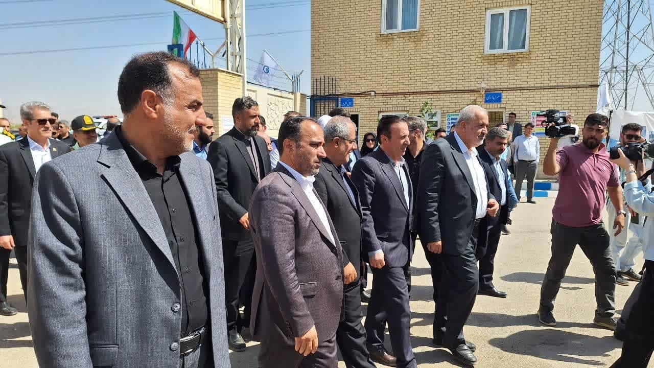 وزیر نیرو پروژه تامین آب شرب اضطراری شهرهای محمدیه و مهرگان را افتتاح کرد 
