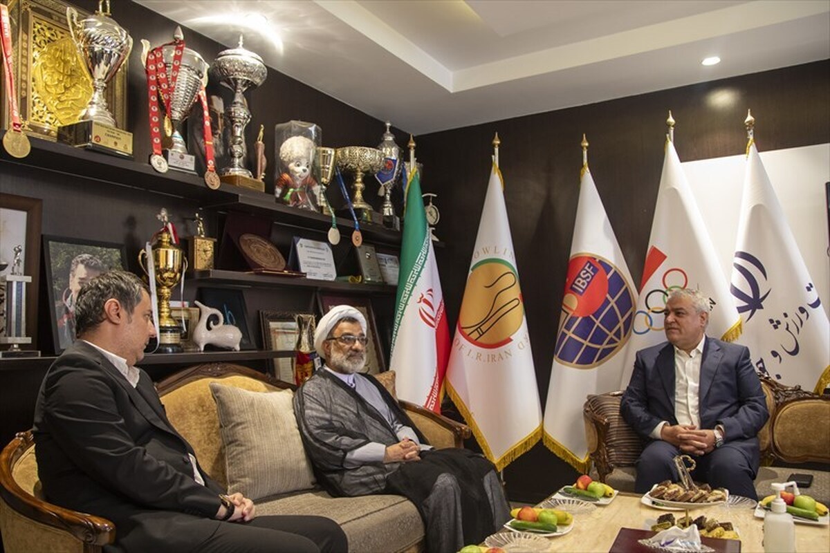 حضور دبیر شورای عالی انقلاب فرهنگی در فدراسیون بولینگ و بیلیارد