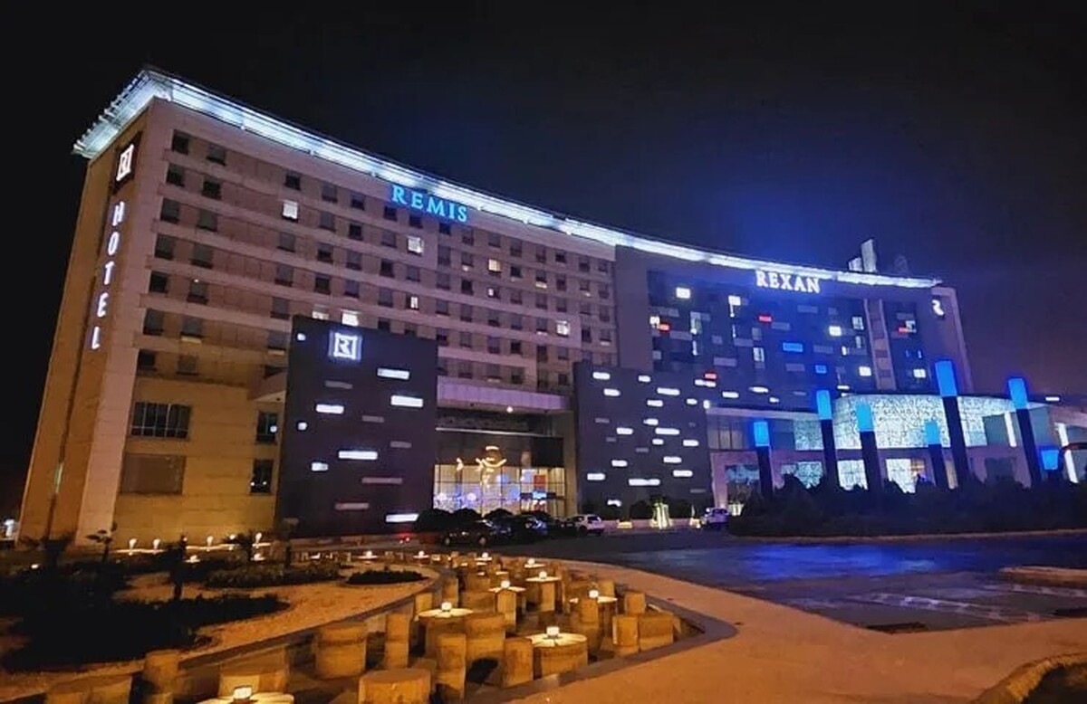 رزرو ساعتی هتل رمیس؛ راهکاری برای استراحت بین دو پرواز