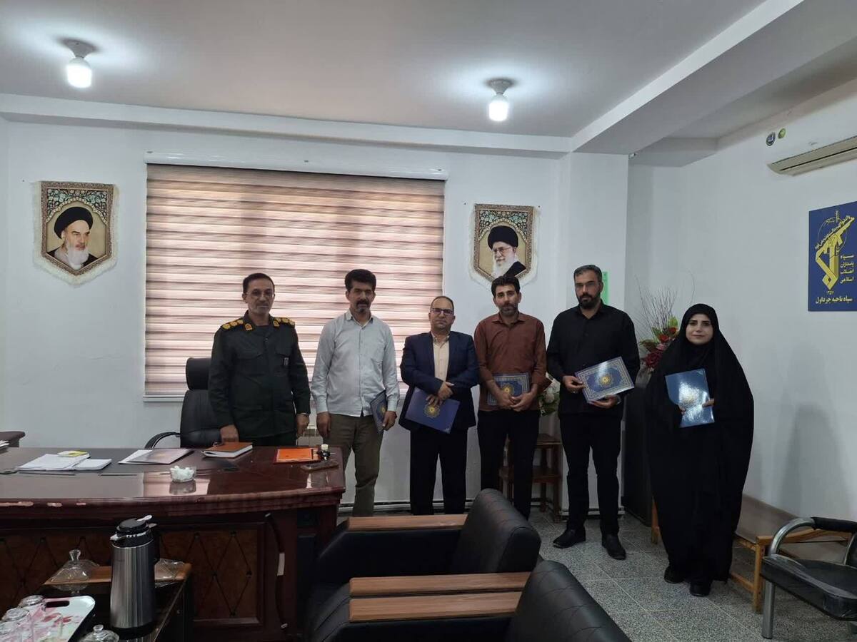 ‍ تجلیل فرمانده سپاه ناحیه شهرستان چرداول از خبرنگاران فعال شهرستان