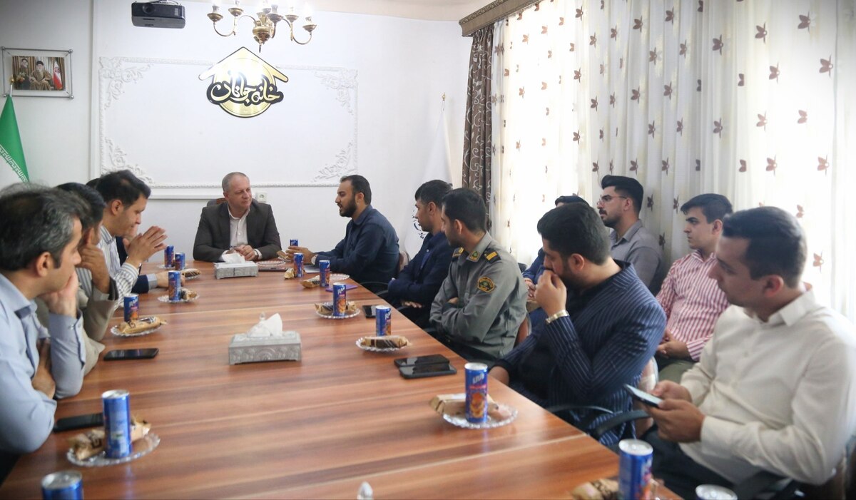 جوانان کردستانی مطالبه گر باشند