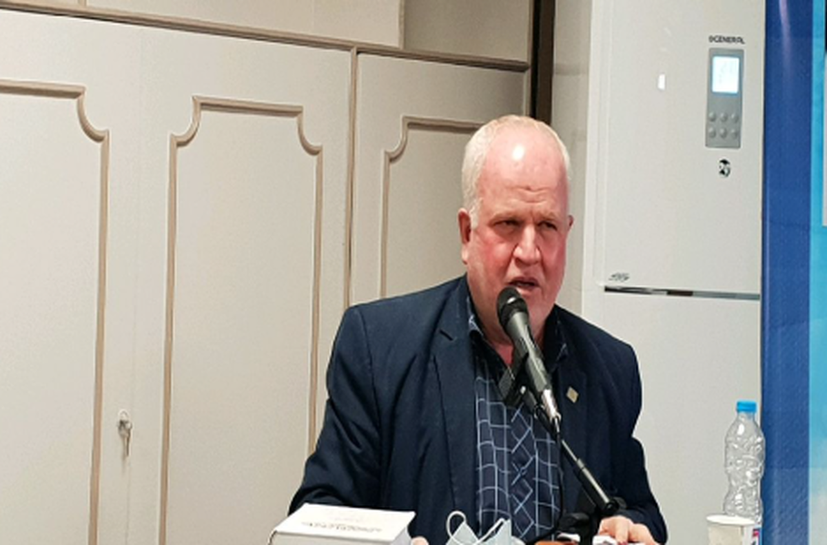 دولت نهادهای بزرگ اقتصادی را ملزم به همراهی با مردم کند