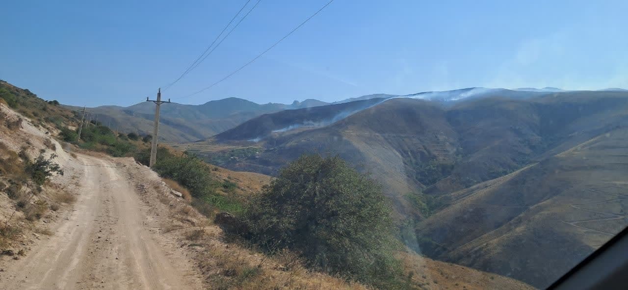 آتش در مراتع وجنگل های منطقه طارم استان قزوین مهار شد آتش در مراتع وجنگل های منطقه طارم استان قزوین مهار شد