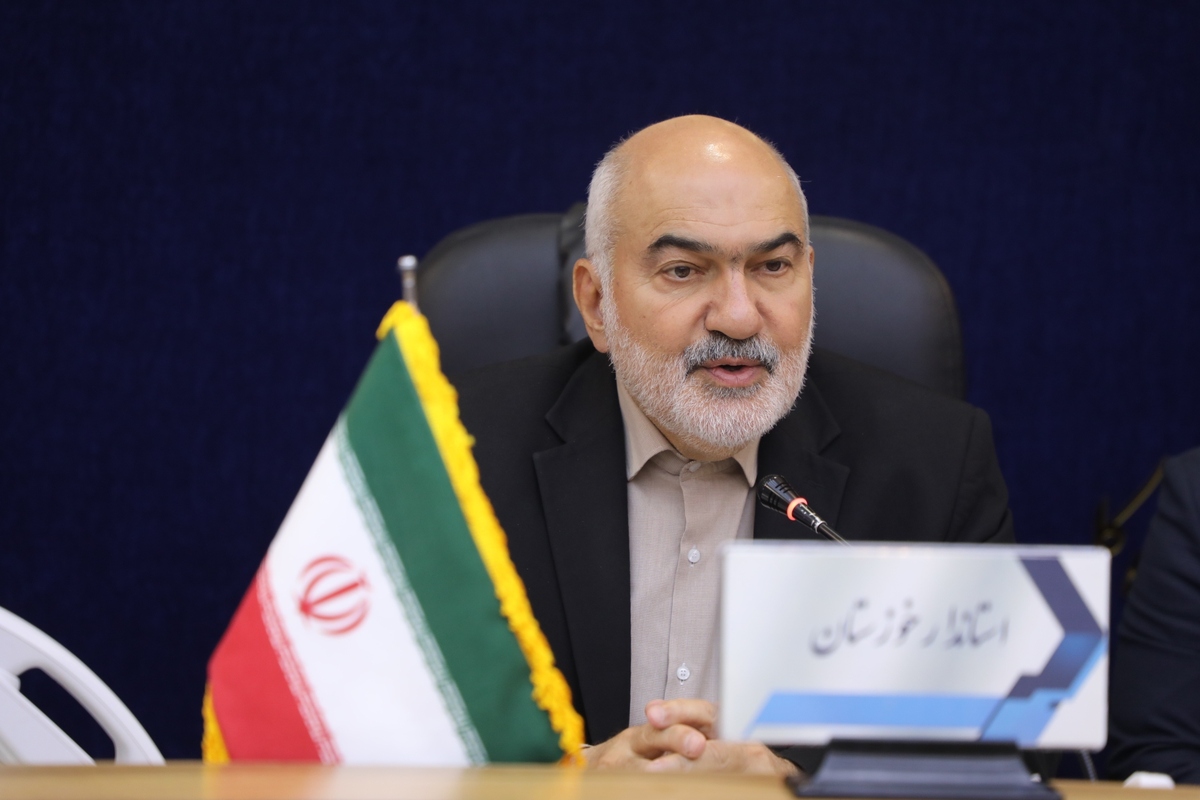 استاندار خوزستان: لزوم ایجاد بندر خشک در استان برای کاهش ترافیک کالا در بنادر / بازگشت حساب‌های بانکی به استان گردش مالی را ۲۴ همت افزایش داد