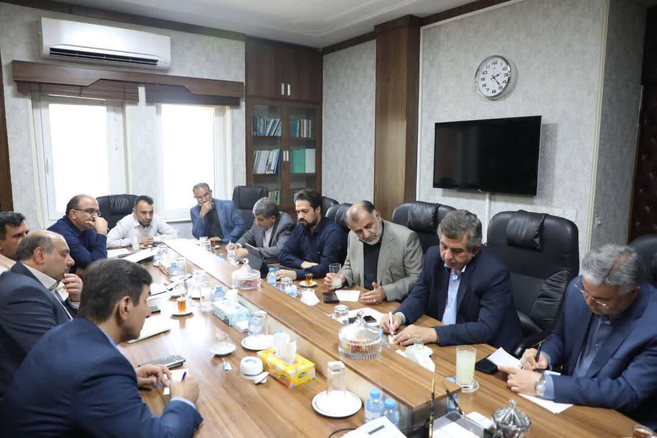 استاندار خوزستان دستور داد: رهاسازی آب به میزان ۵۵۰ متر مکعب بر ثانیه برای بهبود کیفیت آب شرب آبادان و خرمشهر / مدیریت نقطه‌ به‌ نقطه منابع آبی برای عبور ایمن از پاییز