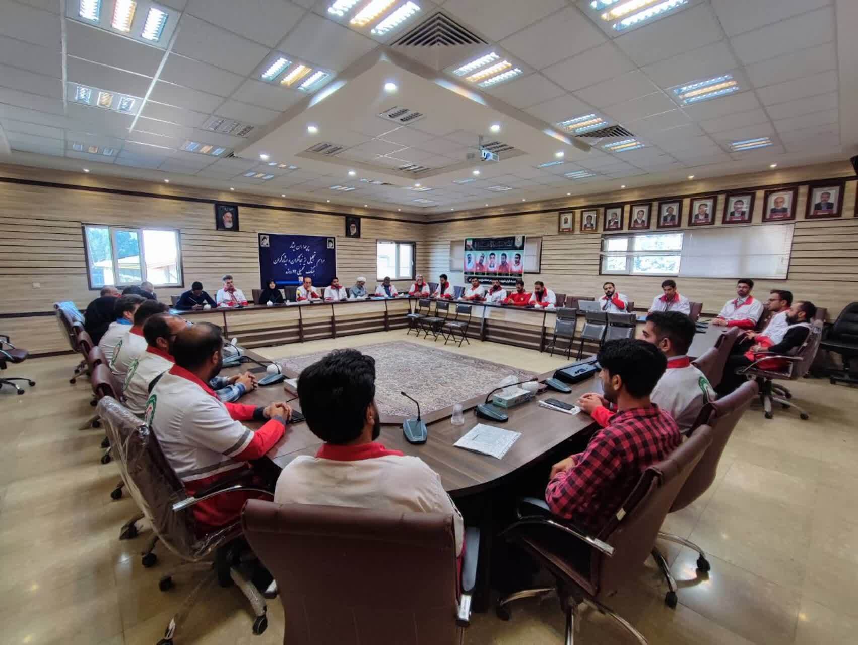 «پرچمداران ایثار» در قزوین تجلیل شدند؛ ادای احترام به شهدای هلالاحمر در جنگ ۱۲ روزه «پرچمداران ایثار» در قزوین تجلیل شدند؛ ادای احترام به شهدای هلالاحمر در جنگ ۱۲ روزه