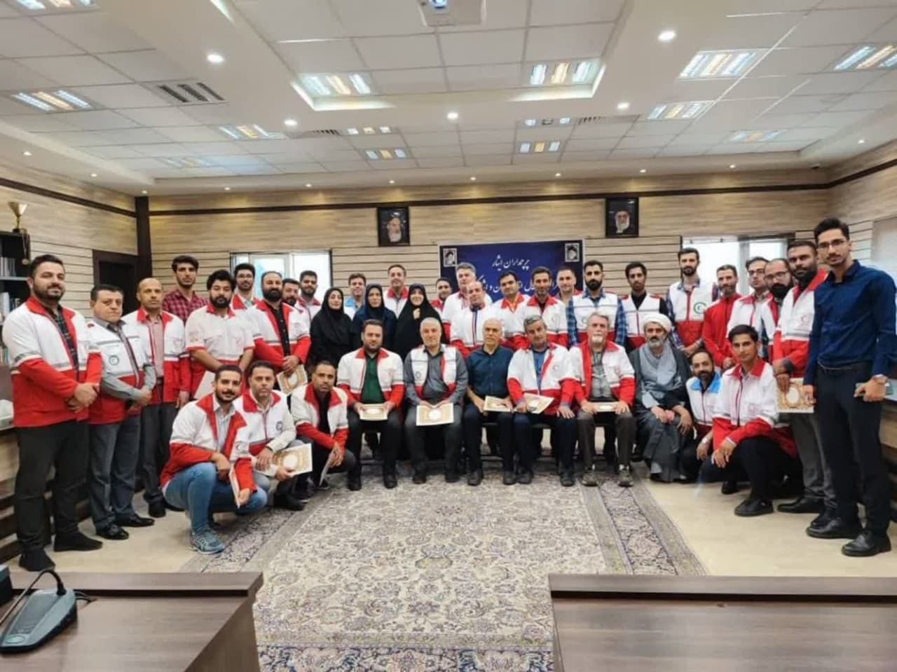 «پرچمداران ایثار» در قزوین تجلیل شدند؛ ادای احترام به شهدای هلالاحمر در جنگ ۱۲ روزه «پرچمداران ایثار» در قزوین تجلیل شدند؛ ادای احترام به شهدای هلالاحمر در جنگ ۱۲ روزه