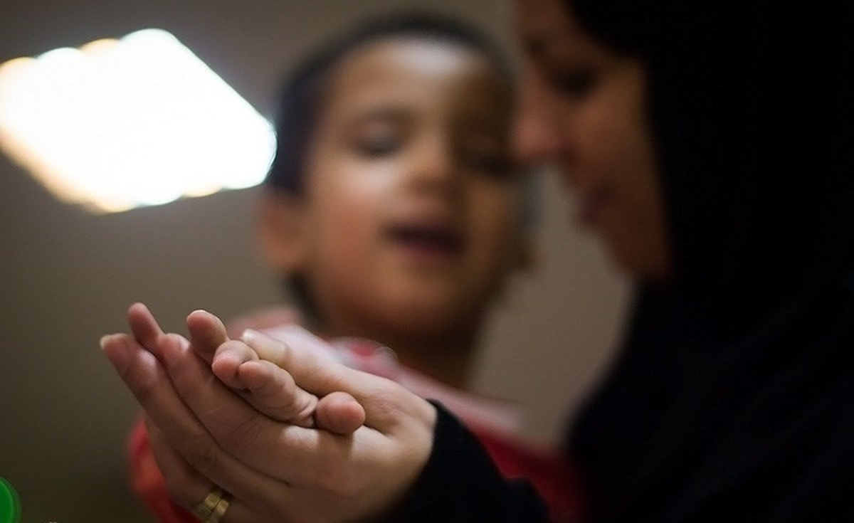 شرایط فرزندپذیری بانوان مجرد و زنان بدون شوهر