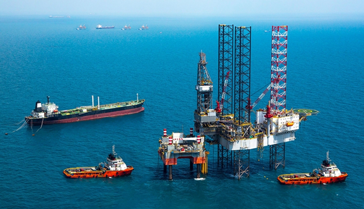 کاهش قیمت نفت ایران در بازار چین در پی افزایش ذخایر شناور