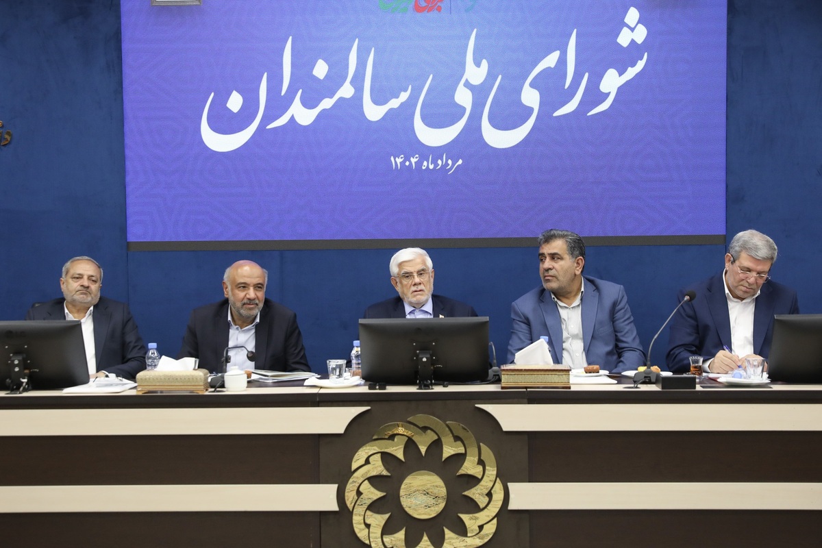 عارف: موضع دولت چهاردهم توسعه مردم محور است