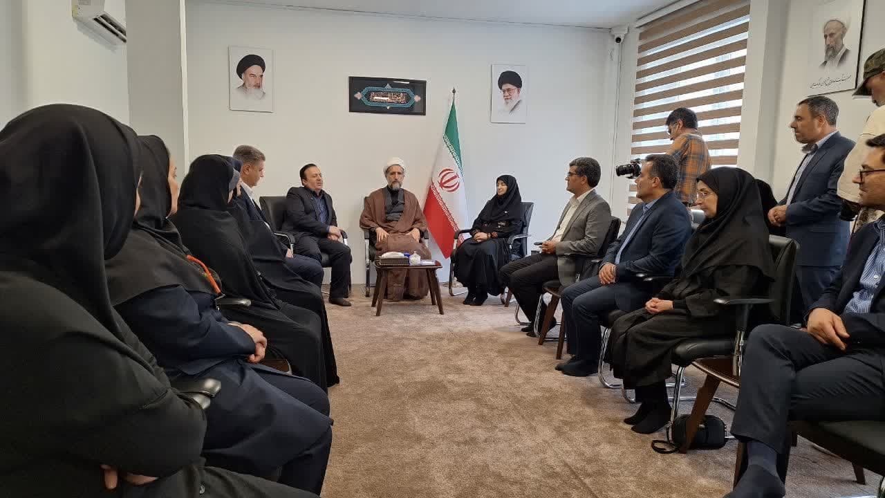 نوذری: گردو غبار ناشی از مناطق بیابانی و آلودگی صنایع از مهمترین چالش‌های استان قزوین است 