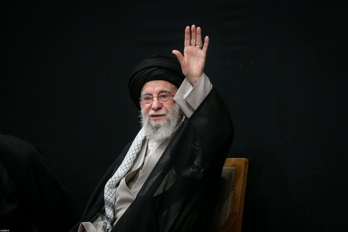 رهبر انقلاب: ملت ایران به توفیق الهی دین و دانش خود را رها نخواهد کرد