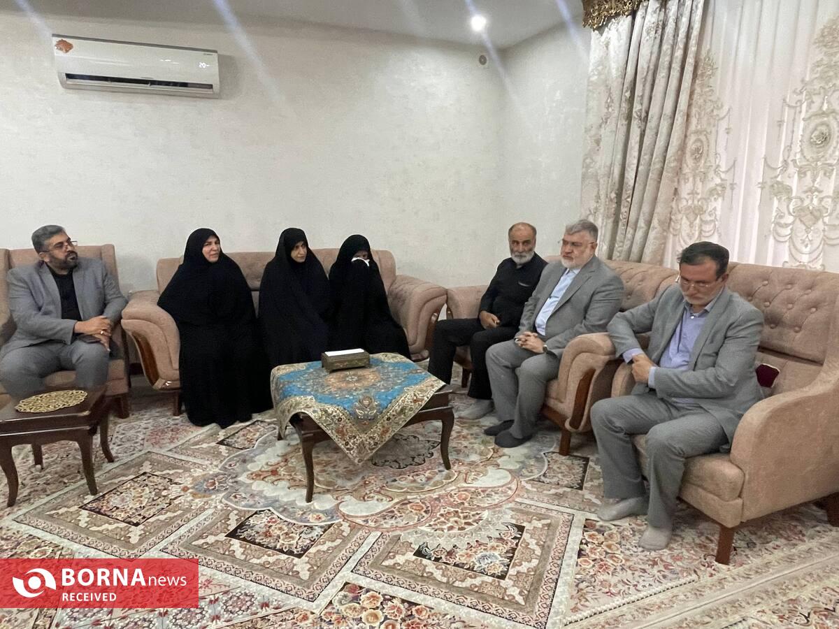 استاندار تهران وارد شهرستان قدس شد/تقدیر از مادر شهید "محمود دکامئی"