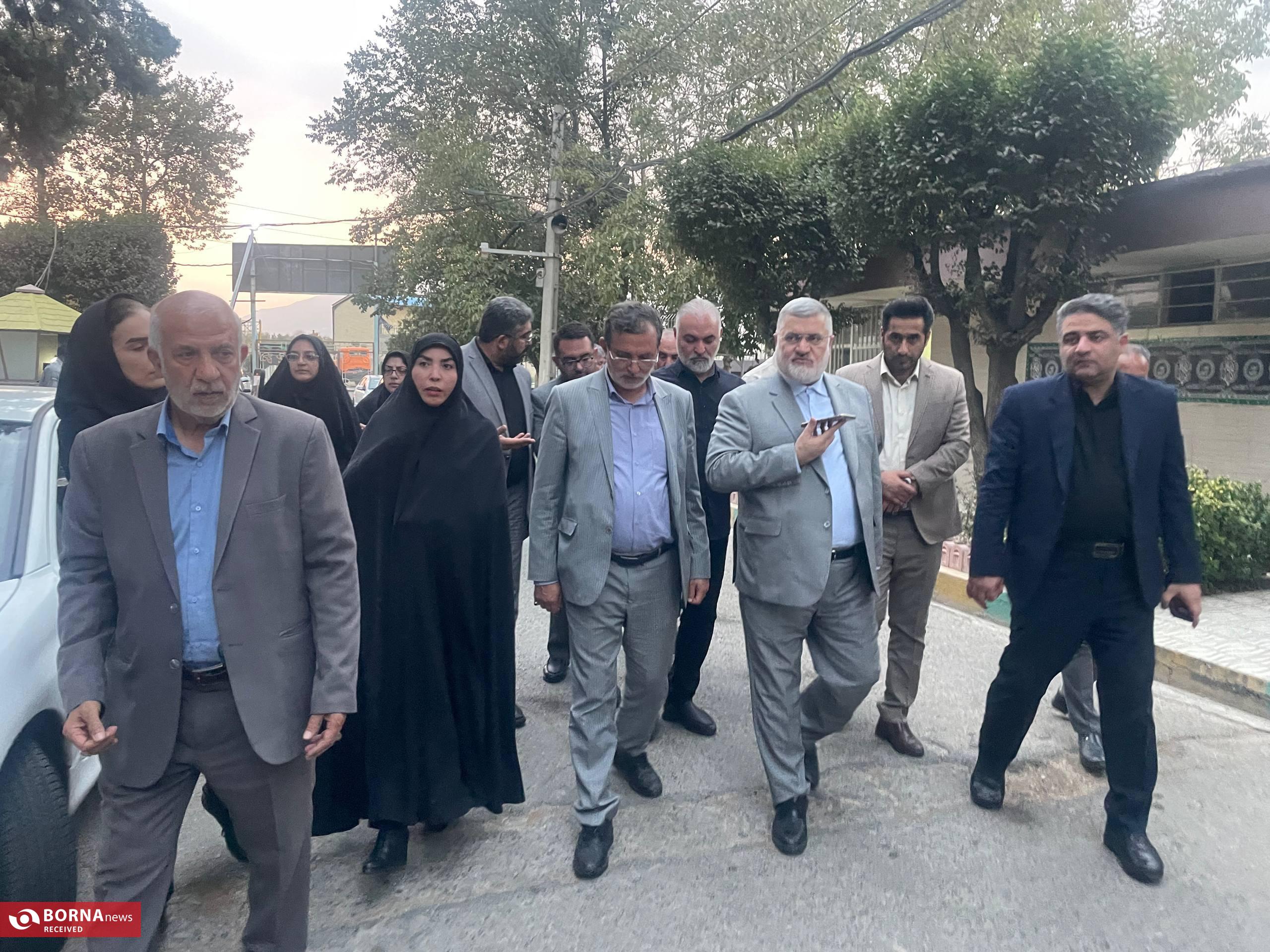 استاندار تهران وارد شهرستان قدس شد/تقدیر از مادر شهید استاندار تهران وارد شهرستان قدس شد/تقدیر از مادر شهید