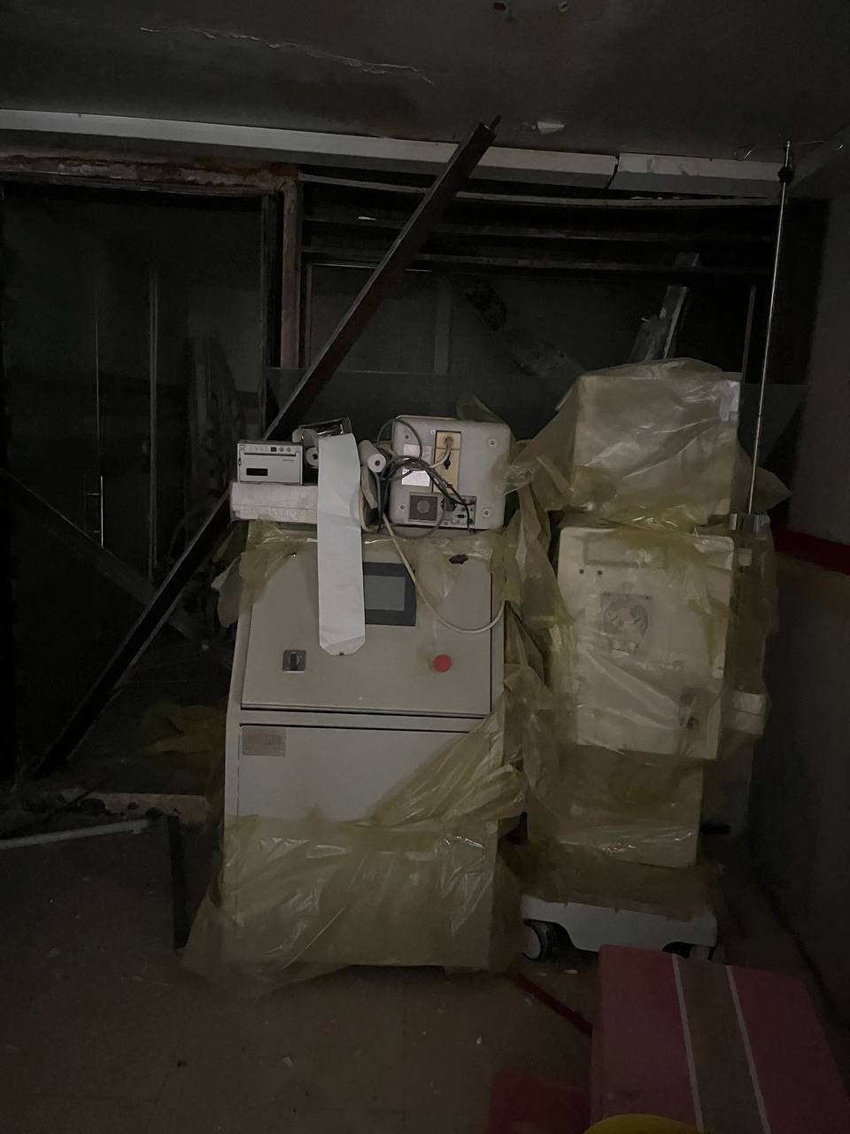 رد خون بر دیوارهای ملاقات/ آن‌چه در اوین گذشت