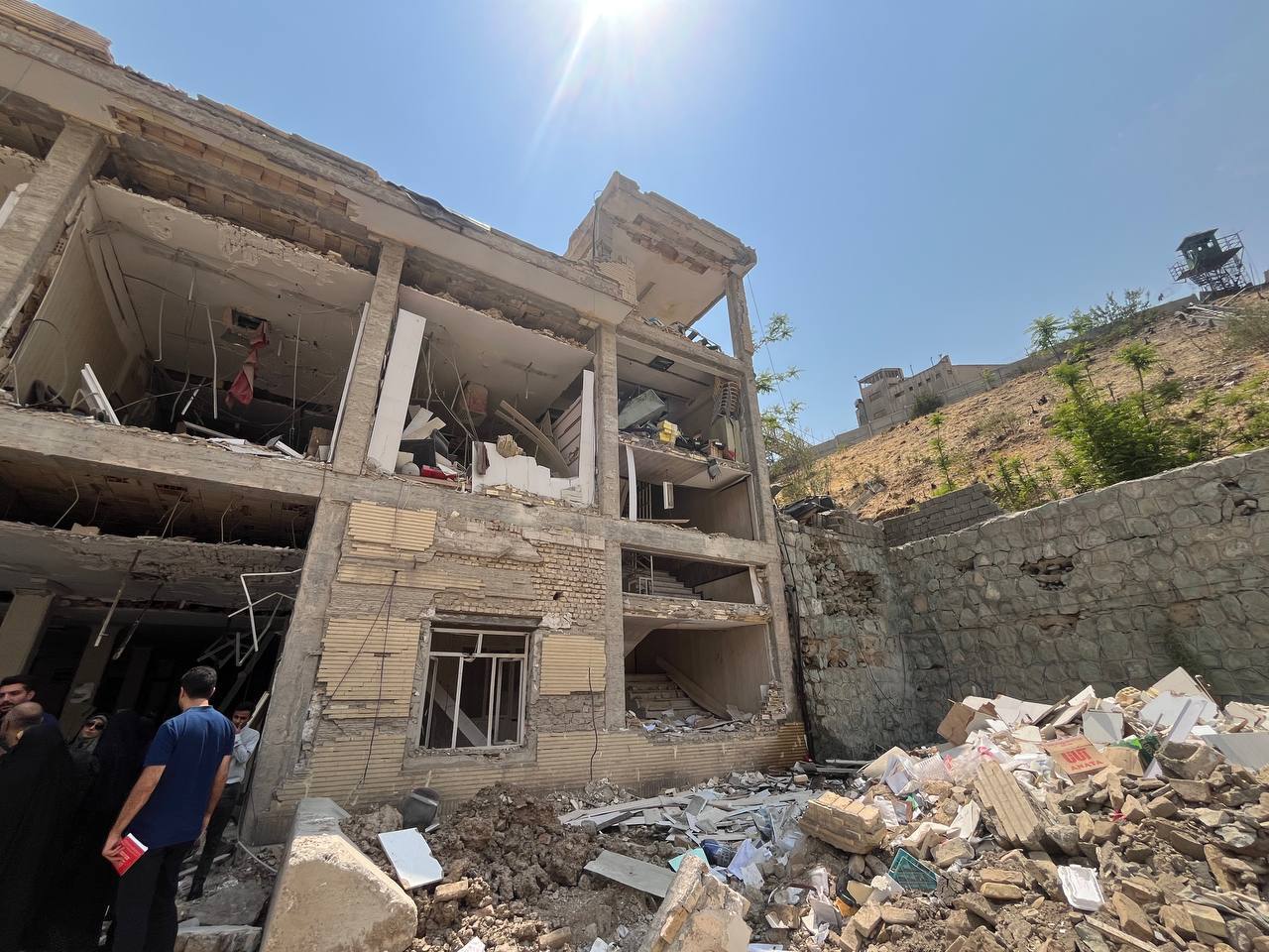 رد خون بر دیوارهای ملاقات/ آن‌چه در اوین گذشت