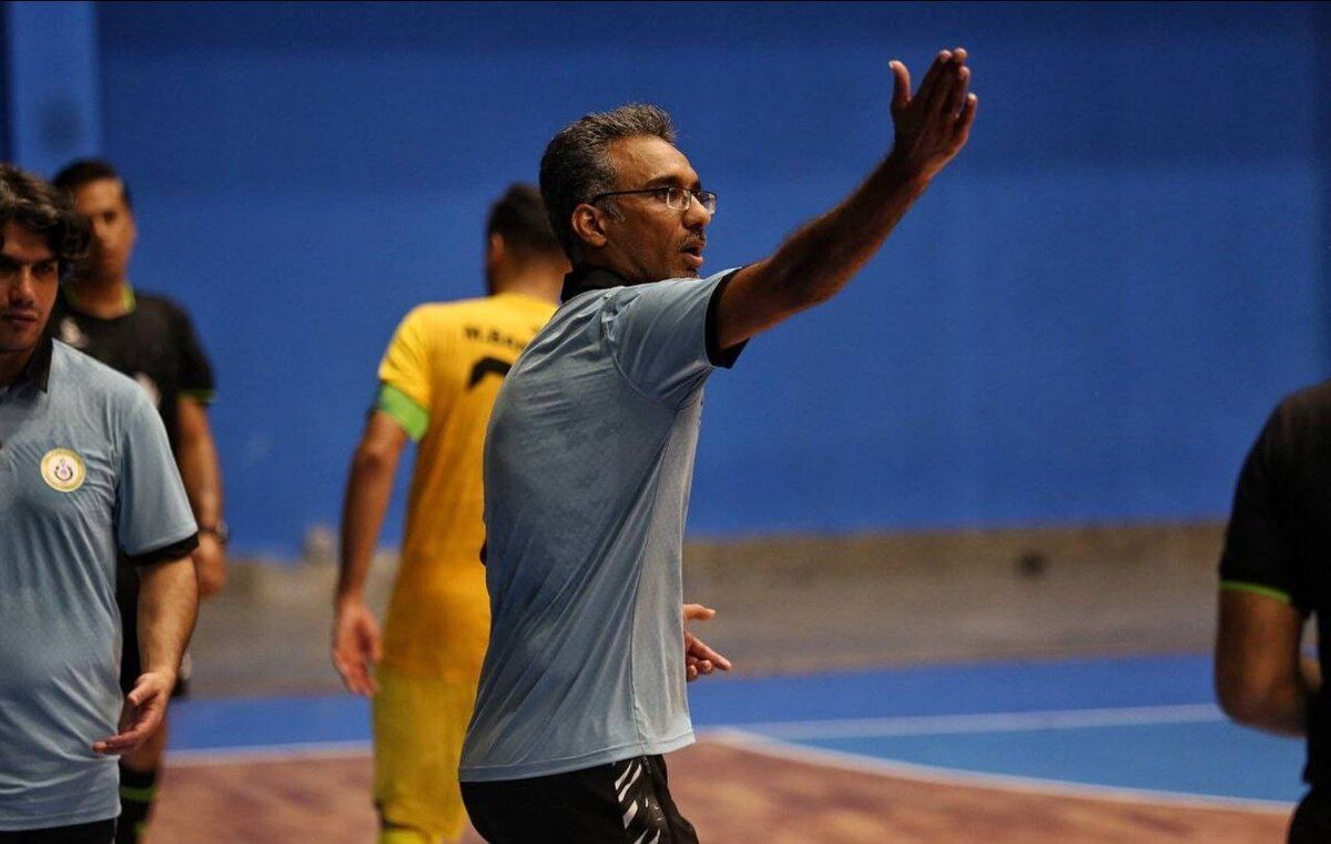 خودداری سرمربی پالایش نفت از حضور در کنفرانس خبری پیش از دیدار مقابل گیتی‌پسند