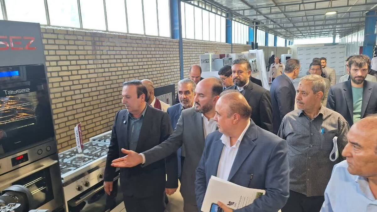 بازدید استاندار از شرکت مهیار البرز تولیدکننده انواع لوازم خانگی