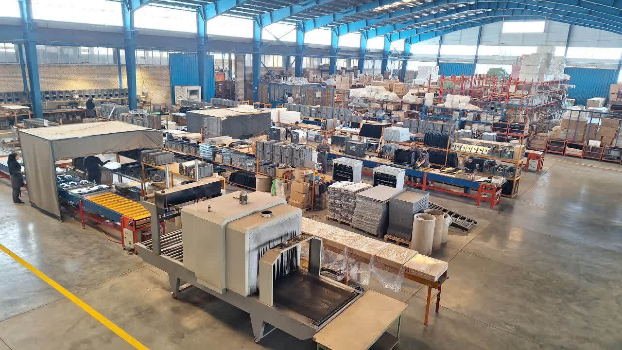 بازدید استاندار از شرکت مهیار البرز تولیدکننده انواع لوازم خانگی