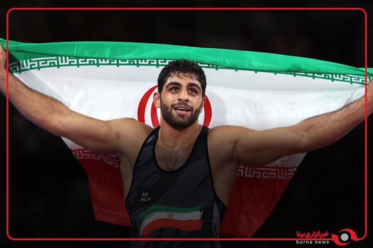 احترام نظامی امیرسام محمدی ملی‌پوش وزن ۹۲ کیلوگرم کشتی فرنگی که مدال طلای نوجوانان جهان را به‌دست آورد