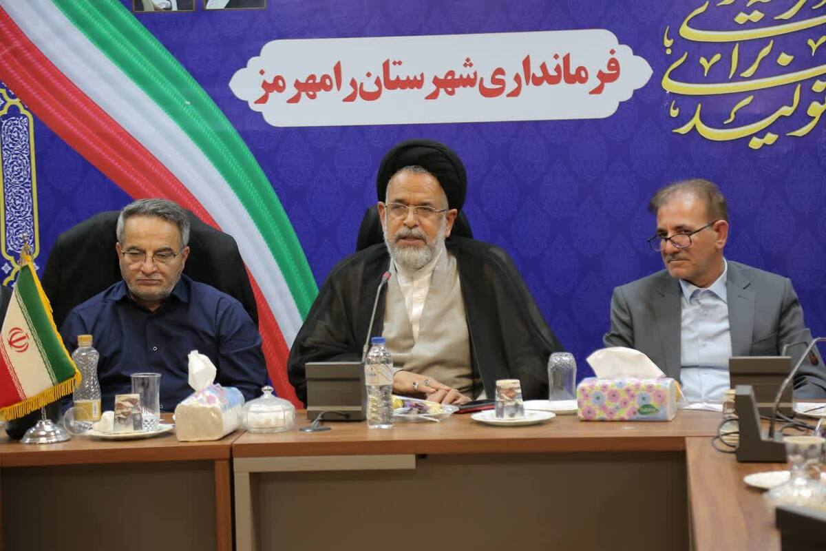 دستیار ویژه رییس‌جمهور: توجه ویژه و توسعه متوازن خوزستان در دستور کار دولت است / ملت ایران با وحدت و همبستگی در برابر تهدیدهای دشمنان ایستاد