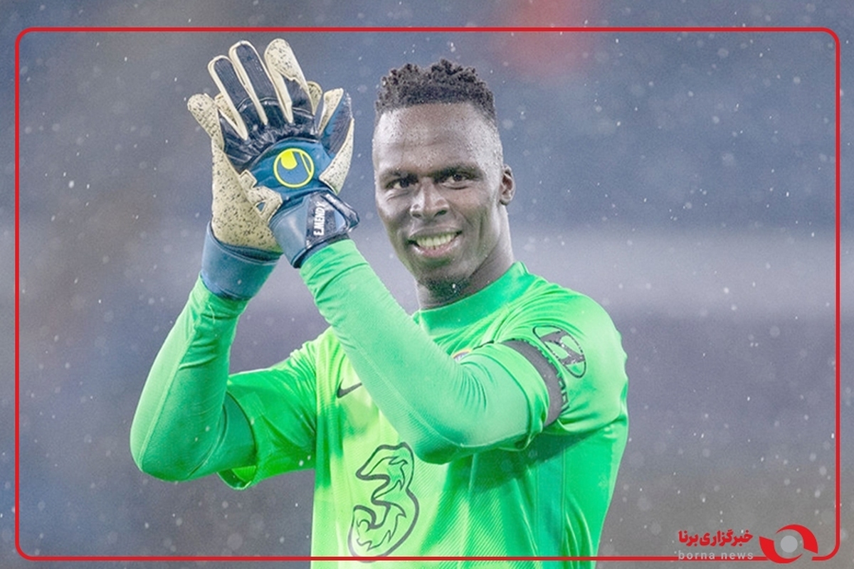 لحظه بالا بردن جام قهرمانی توسط مندی