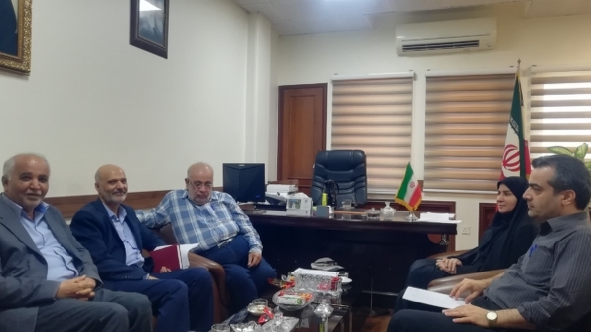 نشست مدیرکل سیاسی استانداری با روسای ادوار خانه احزاب خوزستان برگزار شد / انتخابات خانه احزاب برگزار می‌شود