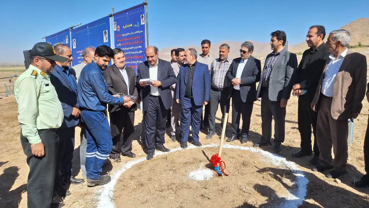 درتوسعه نیروگاه های خورشیدی شهر آوج مصمم هستیم