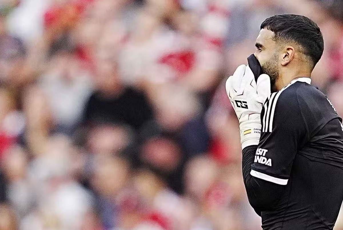 گلایه دروازه‌بان آرسنال از توپ بازی مقابل لیورپول پس از شکست!