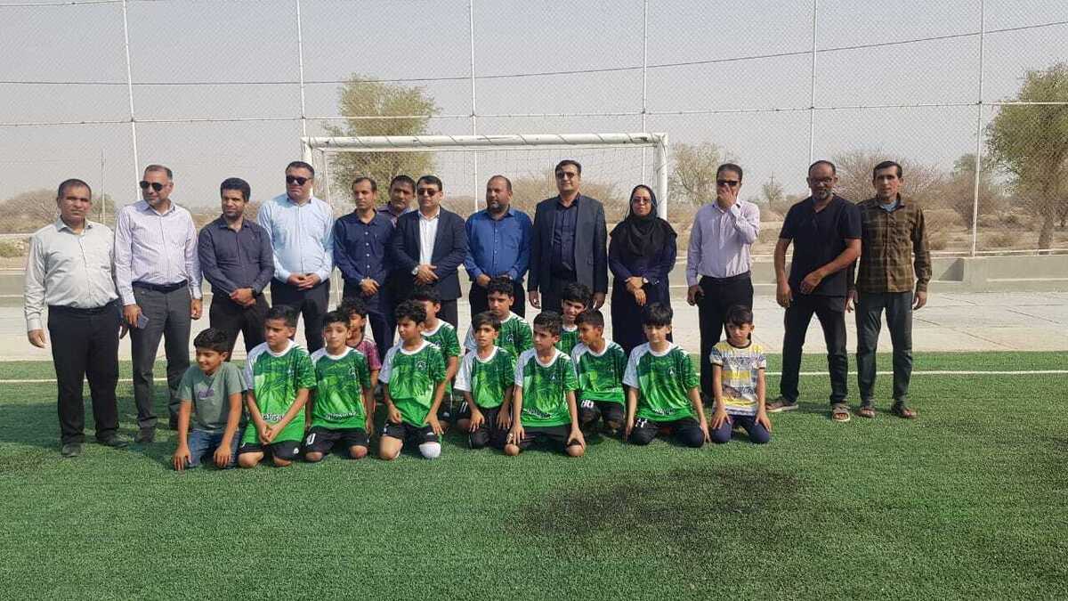زمین چمن مصنوعی روستای کوغان بخش شیبکوه بندرلنگه افتتاح شد
