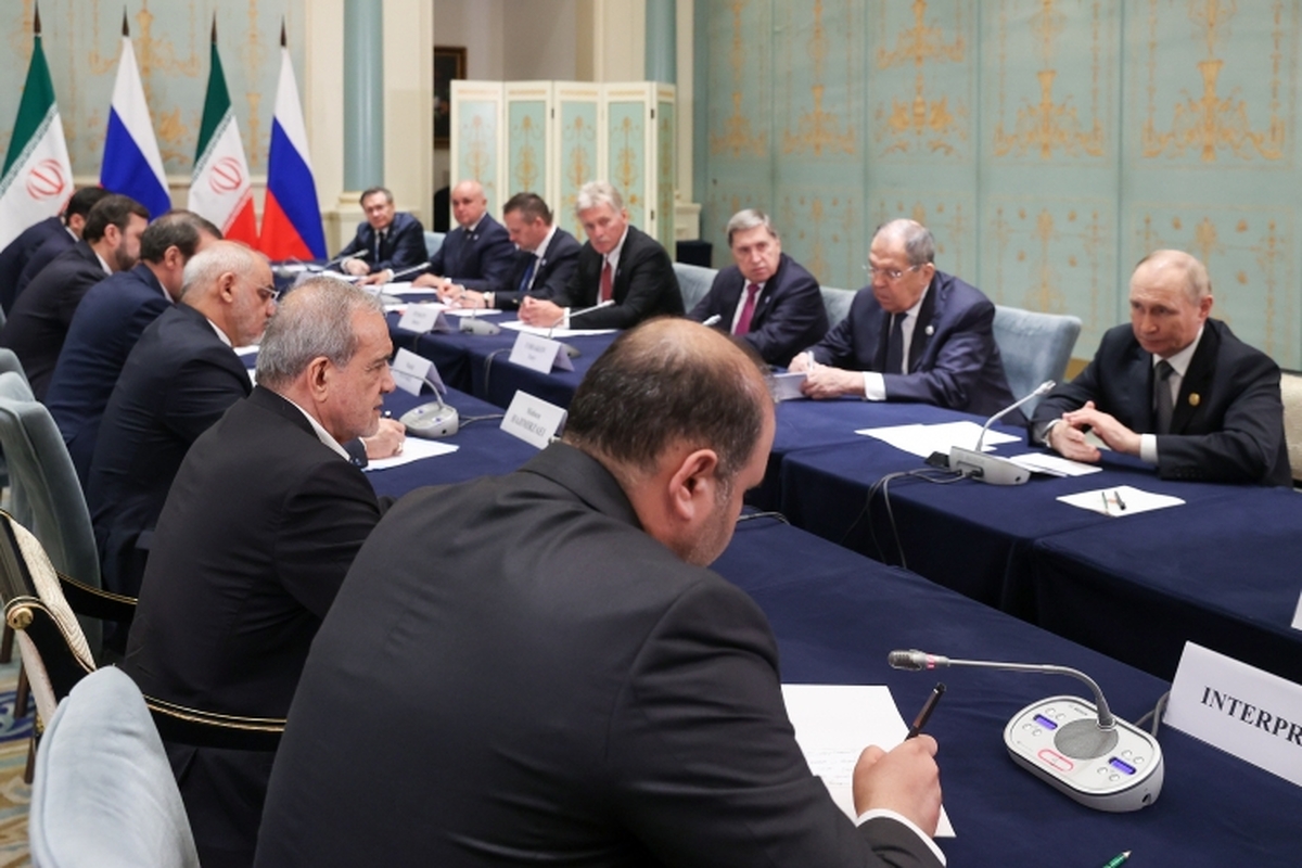 تاکید پزشکیان و پوتین بر تاثیر اجرای توافقنامه بلندمدت و موافقت‌نامه اوراسیا در گسترش همکاری‌های میان دو کشور