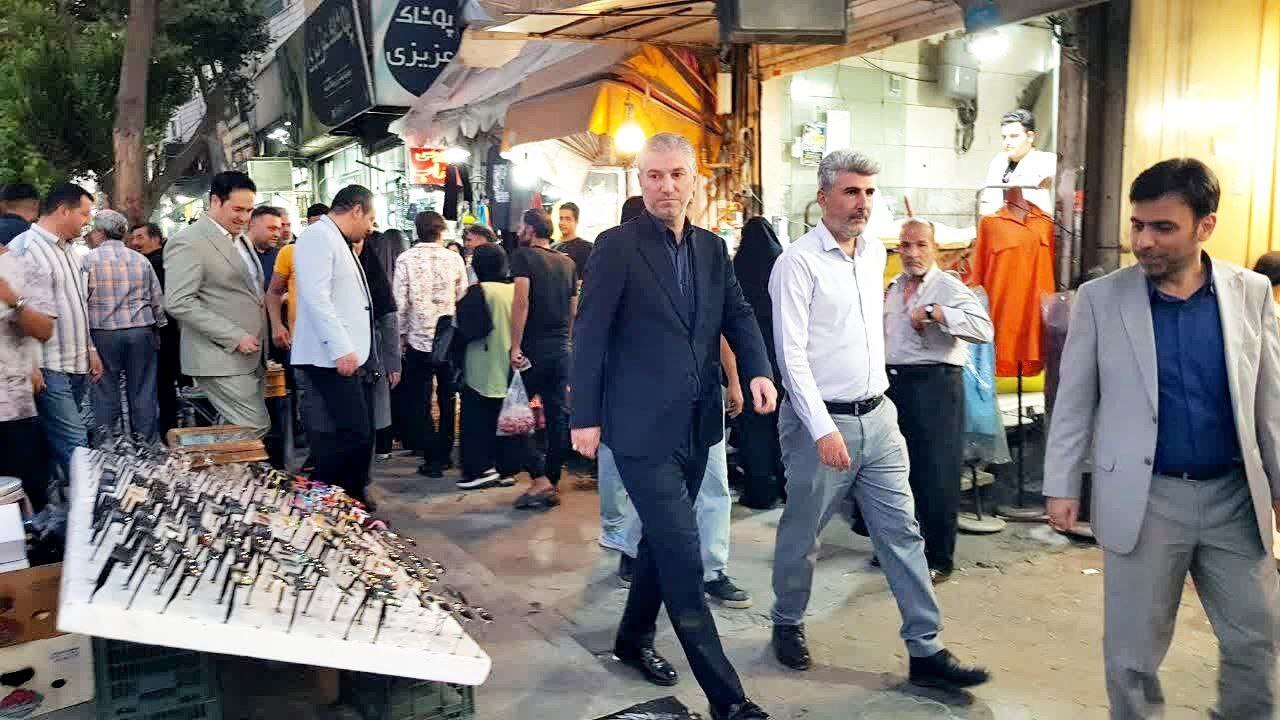 بازدید فرماندار پاکدشت از اصناف و بازاریان و تأکید بر وفاق اجتماعی برای حل مطالبات کسبه بازدید فرماندار پاکدشت از اصناف و بازاریان و تأکید بر وفاق اجتماعی برای حل مطالبات کسبه