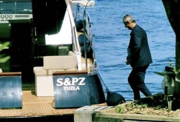 شکار لحظه‌های سرمربی پرسپولیس حوالی منزل مدیر باشگاه!