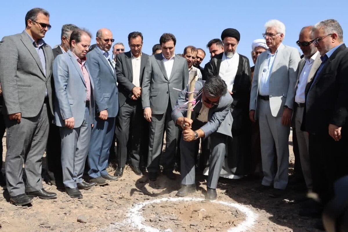 کلنگ‌زنی نیروگاه خورشیدی ۲۵ مگاواتی بخش خصوصی در شهرک صنعتی شهریار