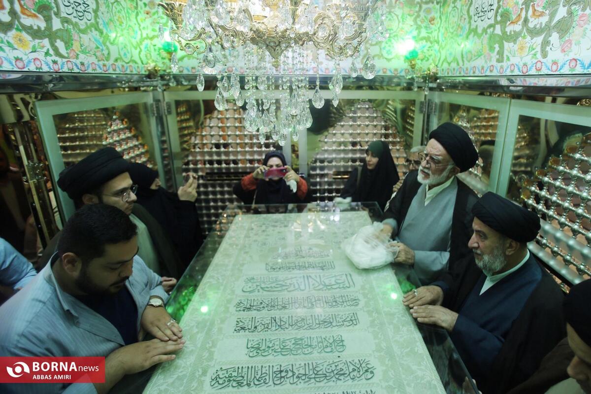 غبار روبی از حرم مطهر سید علاء الدین حسین (ع)