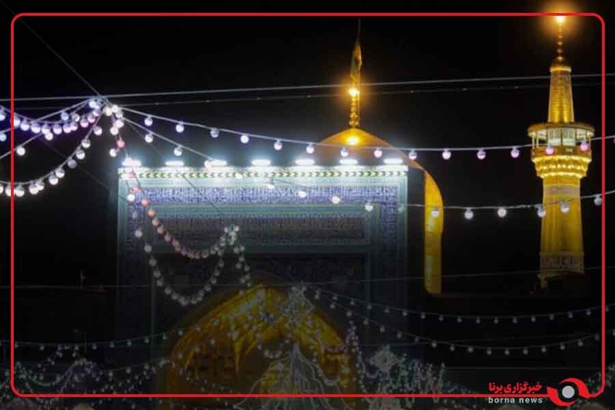 نصب ریسه‌های چراغانی‌ در صحن‌‌های حرم مطهر رضوی به مناسبت اعیاد پیش رو