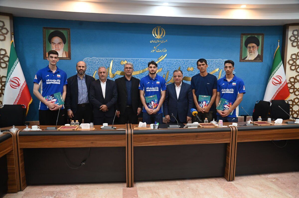 قهرمانان گلستانی والیبال ایران تجلیل شدند