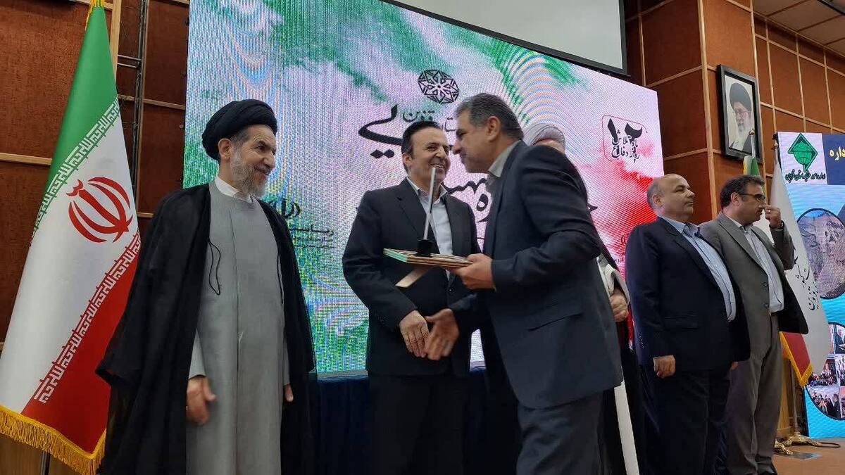 اداره امور عشایر استان قزوین در جشنواره شهید رجایی دستگاه برتر شد