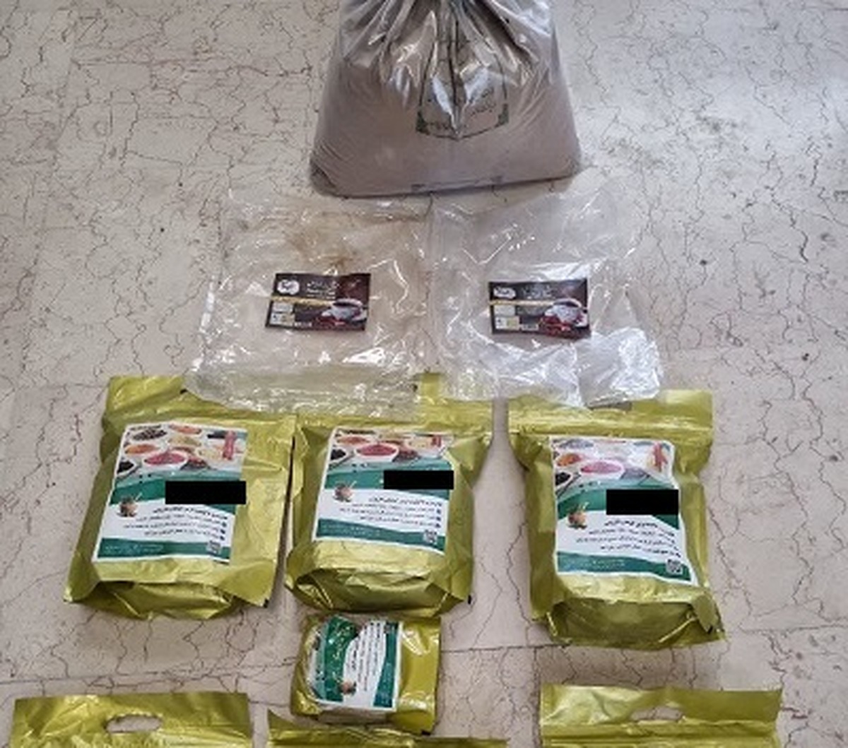 جاسازی ماهرانه ۱۴ کیلو مواد مخدر در بسته‌های گیاهی/ در فرودگاه امام کشف شد