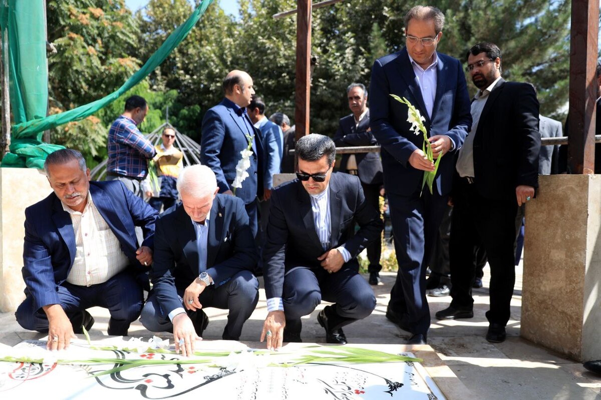 غبارروبی و عطرافشانی مزار شهدای گمنام با حضور معاون وزارت ورزش و جامعه ورزش خراسان رضوی