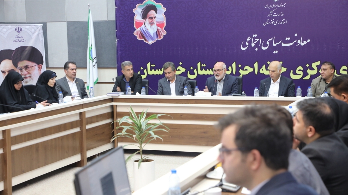 استاندار خوزستان: مشارکت بانک‌ها در توسعه استان یک تکلیف قانونی است /  تبعیض در پرداخت تسهیلات قابل قبول نیست