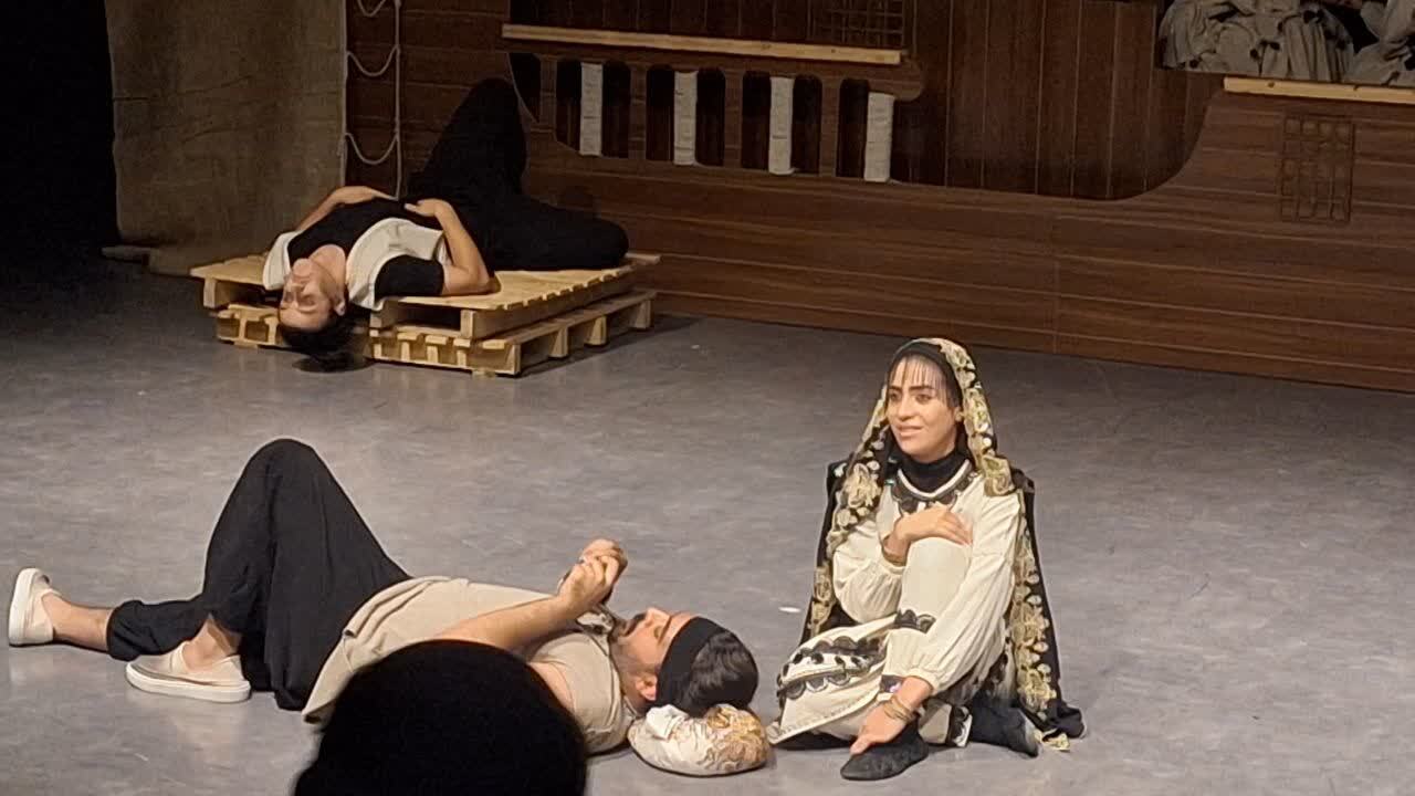 نمایش صحنه ای« استرالیا» در تئاتر شهر قزوین به روی صحنه رفته است