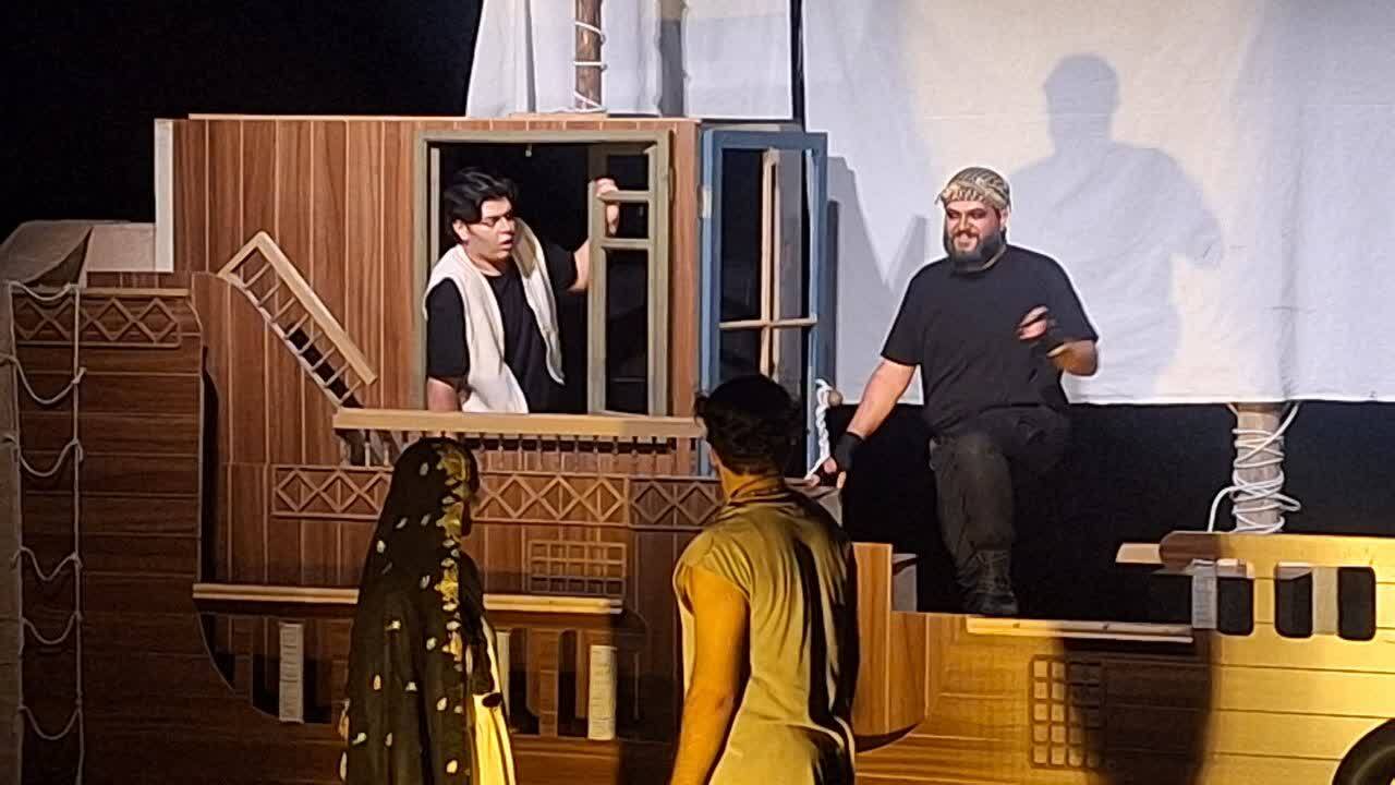 نمایش صحنه ای« استرالیا» در تئاتر شهر قزوین به روی صحنه رفته است