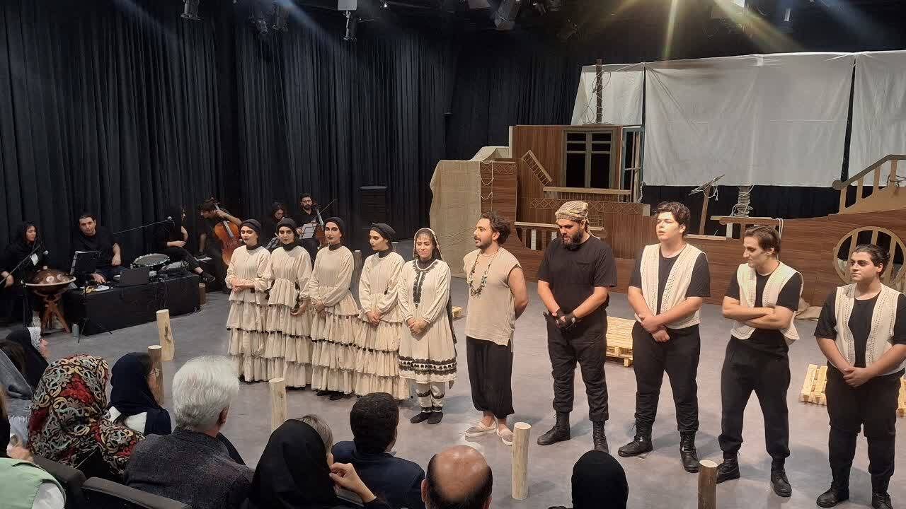 نمایش صحنه ای« استرالیا» در تئاتر شهر قزوین به روی صحنه رفته است